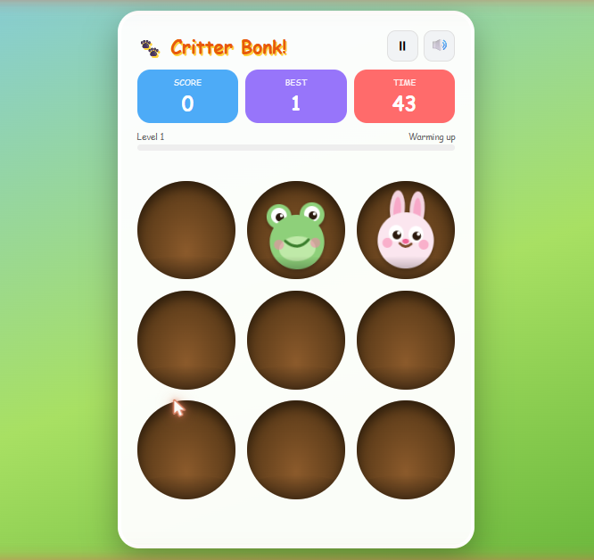 Critter Bonk game khelte waqt: hare gradient background par bhoorey holes ki 3×3 grid, do holes se ek mendhak aur ek khargosh jhaank rahe hain. Upar Score, Best aur Time counters game ko Level 1 par dikha rahe hain. Title Critter Bonk likha hai jismein pyaare animal emojis aur pause aur sound controls hain.